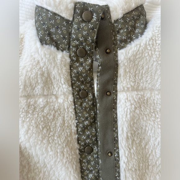 (Re)sourced Faux-Shearling Vest in Colorblock - Picture 7 of 10